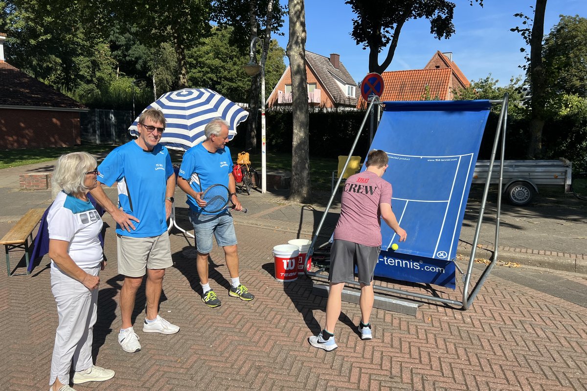 Stand des Tennisclub Blau Gold Lensahn AWO auf dem Fest der Vereine und Verbände 2023