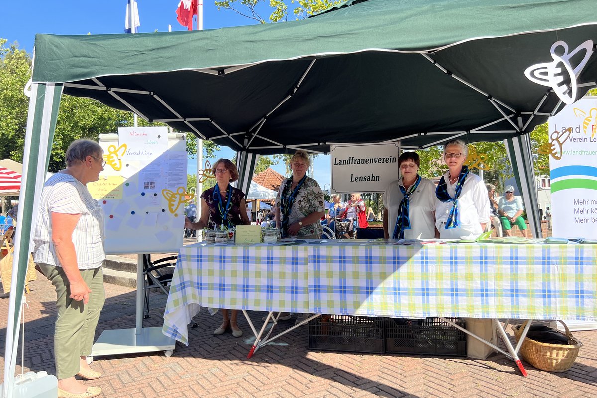 Stand des Landfrauenvereins auf dem Fest der Vereine und Verbände 2023