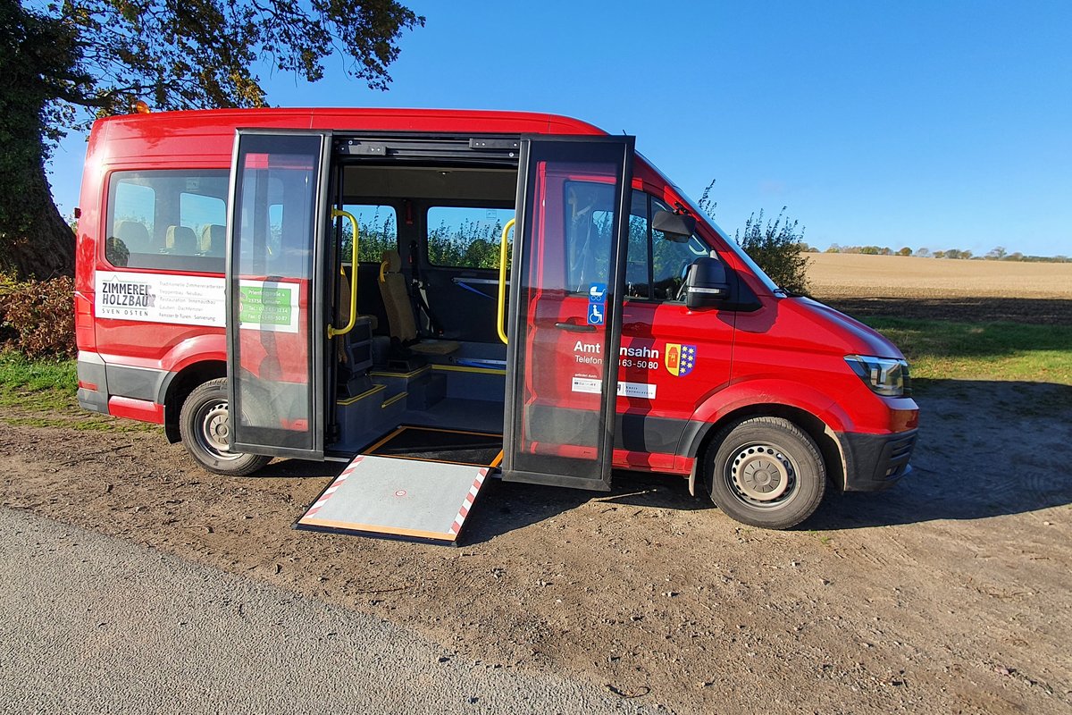 Kleinbus Flotte Lehni mit Rollstuhlrampe