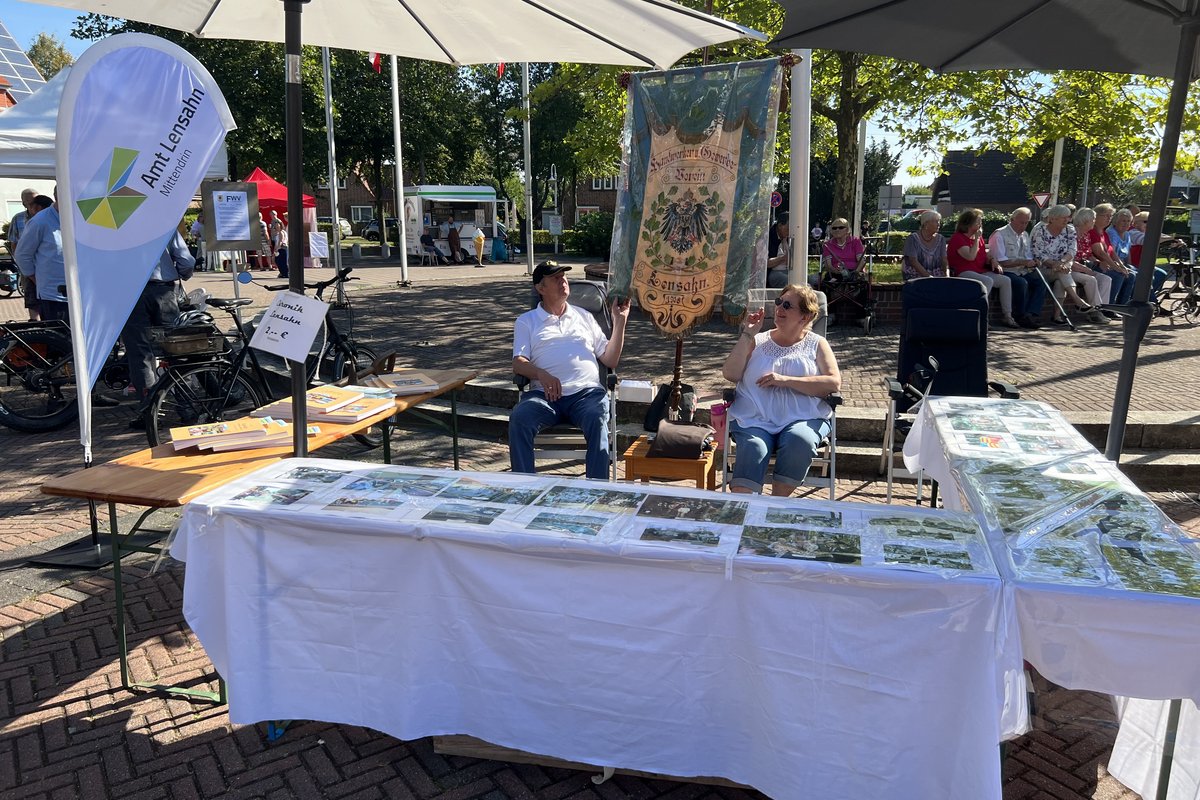 Stand des Gemeindearchivs Lensahn auf dem Fest der Vereine und Verbände 2023